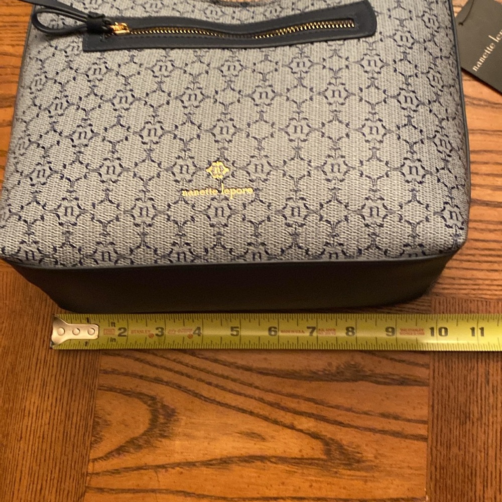 NWT NANETTE LEPORE Maxene Logo Short Shoulder Bucket Bag - Navy Blue - Picture 13 of 14